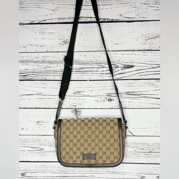👜 Gucci GG Canvas Messenger Crossbody Bag - Picture 14 of 14